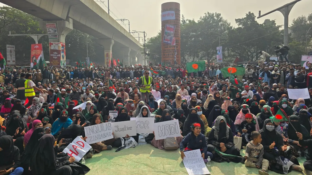 ফের শাহবাগ মোড়ে অবস্থান ইনকিলাব মঞ্চের