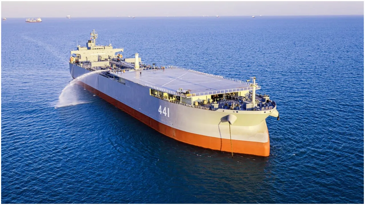 তীব্র উত্তেজনার মাঝেই বিদেশি ট্যাঙ্কার জব্দ করেছে ইরান