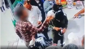 ইরানে হিজাব না পরায় ২ নারীর মাথায় ঢেলে দেয়া হলো দই