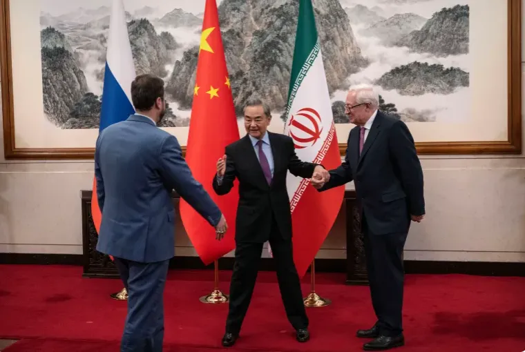 ইরানের মিত্ররা কোথায়, কেন মস্কো ও বেইজিং দূরত্ব বজায় রাখছে