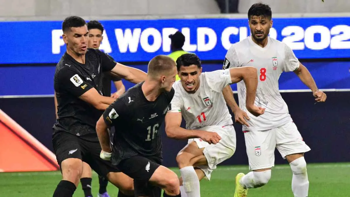 রোমাঞ্চকর লড়াইয়ে পয়েন্ট ভাগাভাগি, ২-২ গোলে ড্র ইরান-নিউজিল্যান্ড ম্যাচ