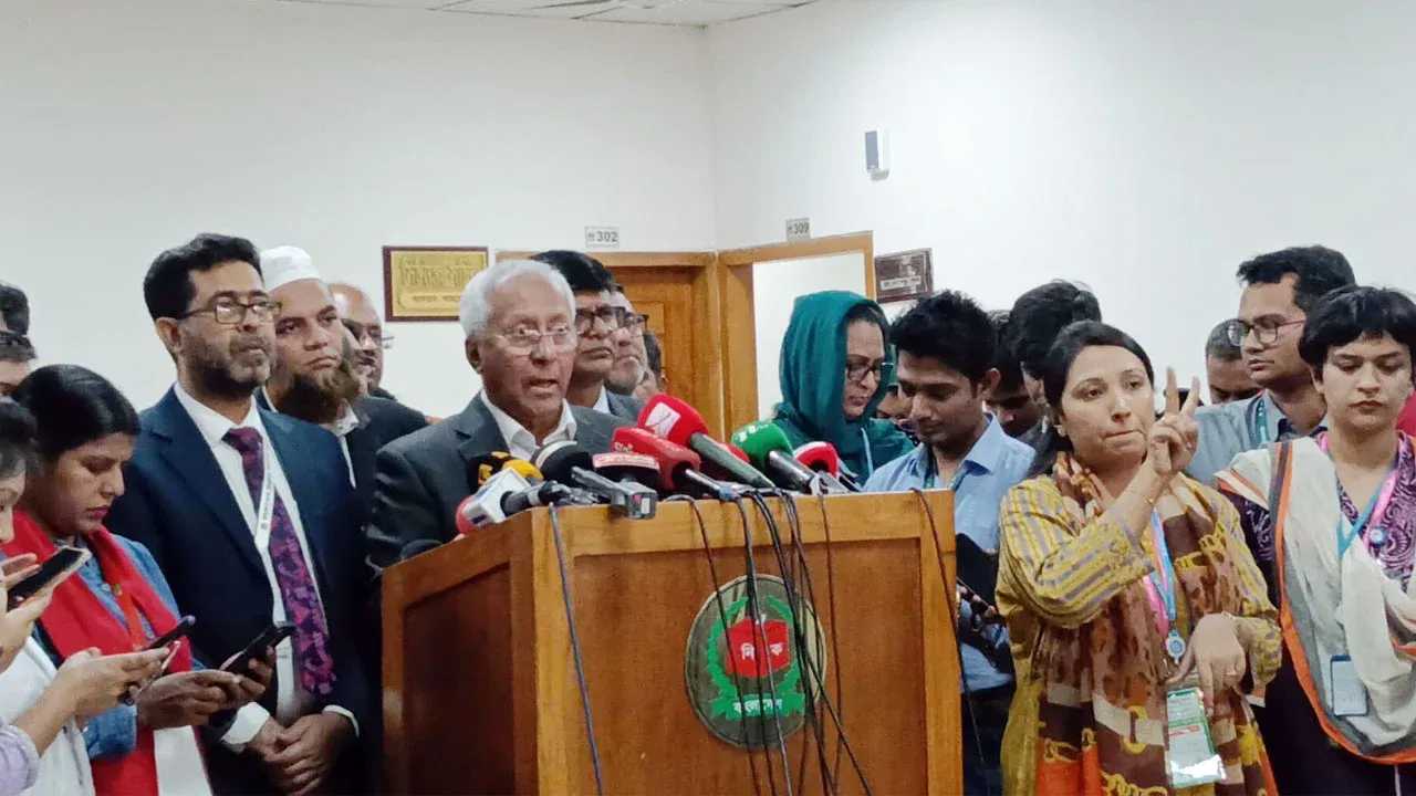 সাড়ে ৪ ঘণ্টায় ভোট পড়েছে ৩২.৮৮: ইসি সচিব