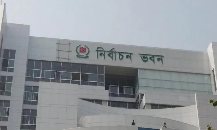 সাংবাদিকদের মোটরসাইকেলে নিষেধাজ্ঞাসহ ইসির নির্বাচনী নীতিমালা