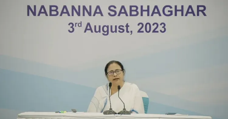 লোকসভা নির্বাচনে ইভিএম হ্যাকের পরিকল্পনা করছে বিজেপি: মমতা
