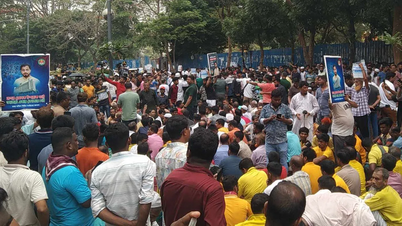 ইশরাকের শপথ চেয়ে নগর ভবনের সামনে আজও বিক্ষোভ, সড়ক বন্ধ