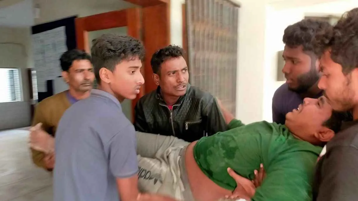 ইবিতে নির্মাণাধীন ভবন থেকে পড়ে শ্রমিক আহত