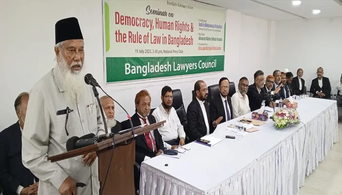 ‘দেশে প্রতিমুহূর্তে আইনের শাসন লঙ্ঘিত হচ্ছে, এজন্য  সরকারকে জনতার কাঠগড়ায় দাঁড়াতে হবে’