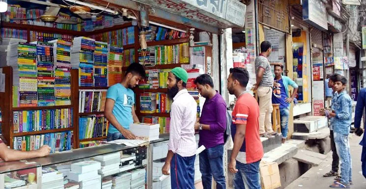 বেড়েছে শিক্ষা উপকরণের দাম, বাড়তি চাপে অভিভাবক ও শিক্ষার্থীরা