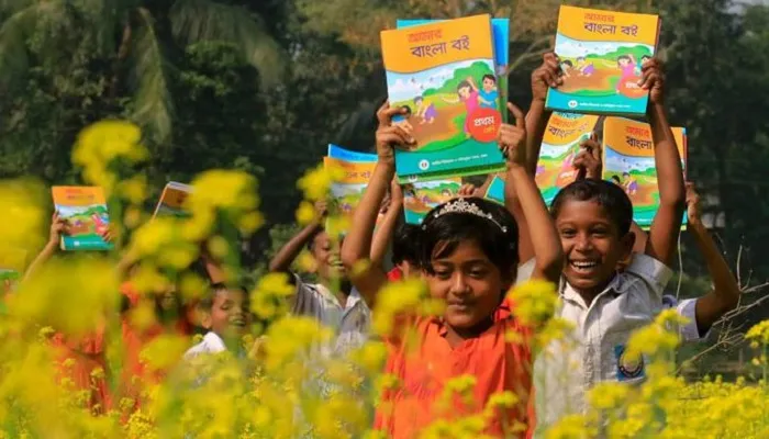 বই উৎসব কাল: নয় কোটি পাঠ্যবইয়ের ঘাটতি