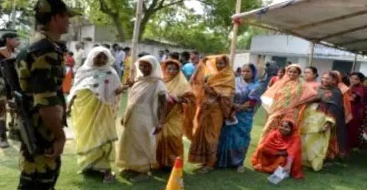 পশ্চিমবঙ্গে টানটান উত্তেজনায় শেষ হলো তৃতীয় দফার নির্বাচন