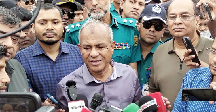 অতিরিক্ত ভাড়া নিলে তাৎক্ষণিক ব্যবস্থা: রাষ্ট্র উপদেষ্টা