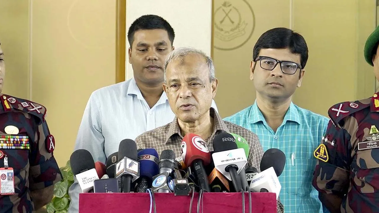 আইনশৃঙ্খলা রক্ষায় আমরা সফল : স্বরাষ্ট্র উপদেষ্টা