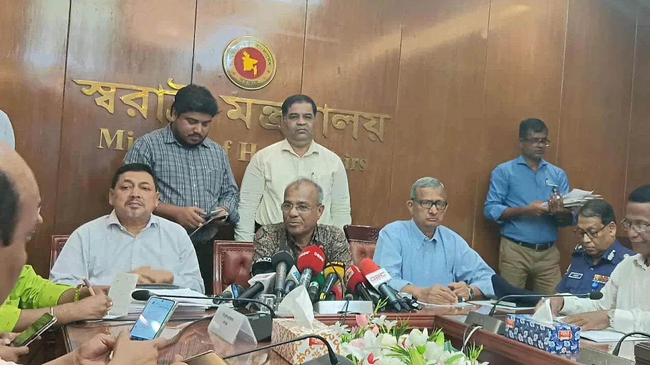 সারাদেশে ৩৩ হাজার পূজামণ্ডপ, বসানো যাবে না মদ-গাঁজার আসর