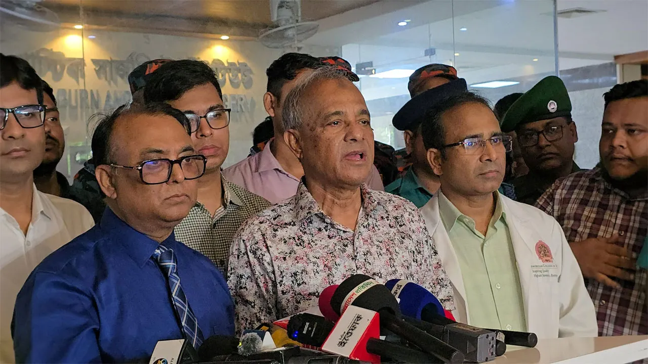 টঙ্গীতে অগ্নিকাণ্ডে আহতদের চিকিৎসায় সর্বোচ্চ সহযোগিতা করা হবে : স্বরাষ্ট্র উপদেষ্টা