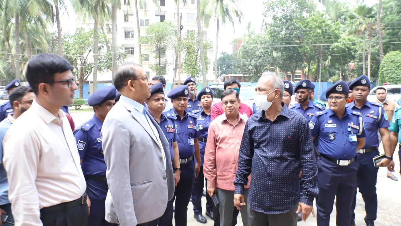মিটফোর্ডে হত্যায় জড়িত সবাইকে আইনের আওতায় আনা হবে : স্বরাষ্ট্র উপদেষ্টা