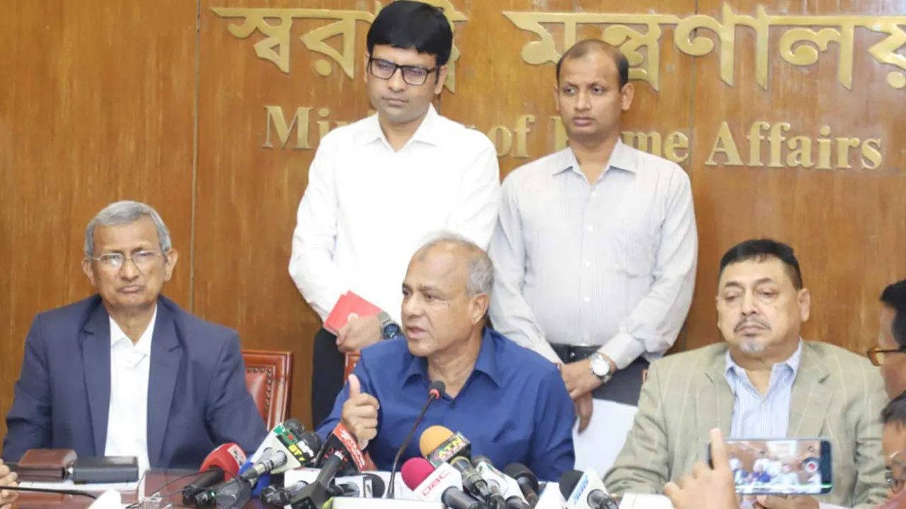 নির্বাচনের আগে আইনশৃঙ্খলা পরিস্থিতির অবনতির শঙ্কা নেই : স্বরাষ্ট্র উপদেষ্টা