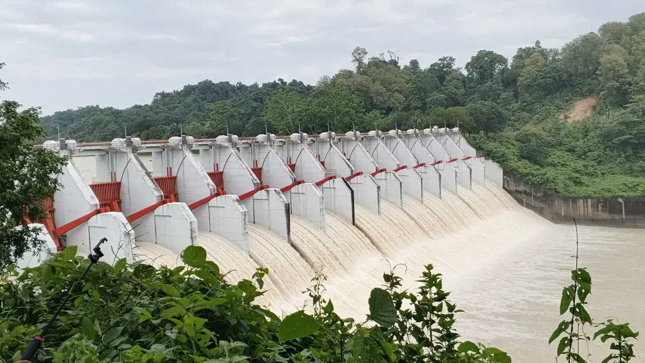 পাঁচ দিন পর বন্ধ করে দেওয়া হলো কাপ্তাই বাঁধের ১৬ জলকপাট