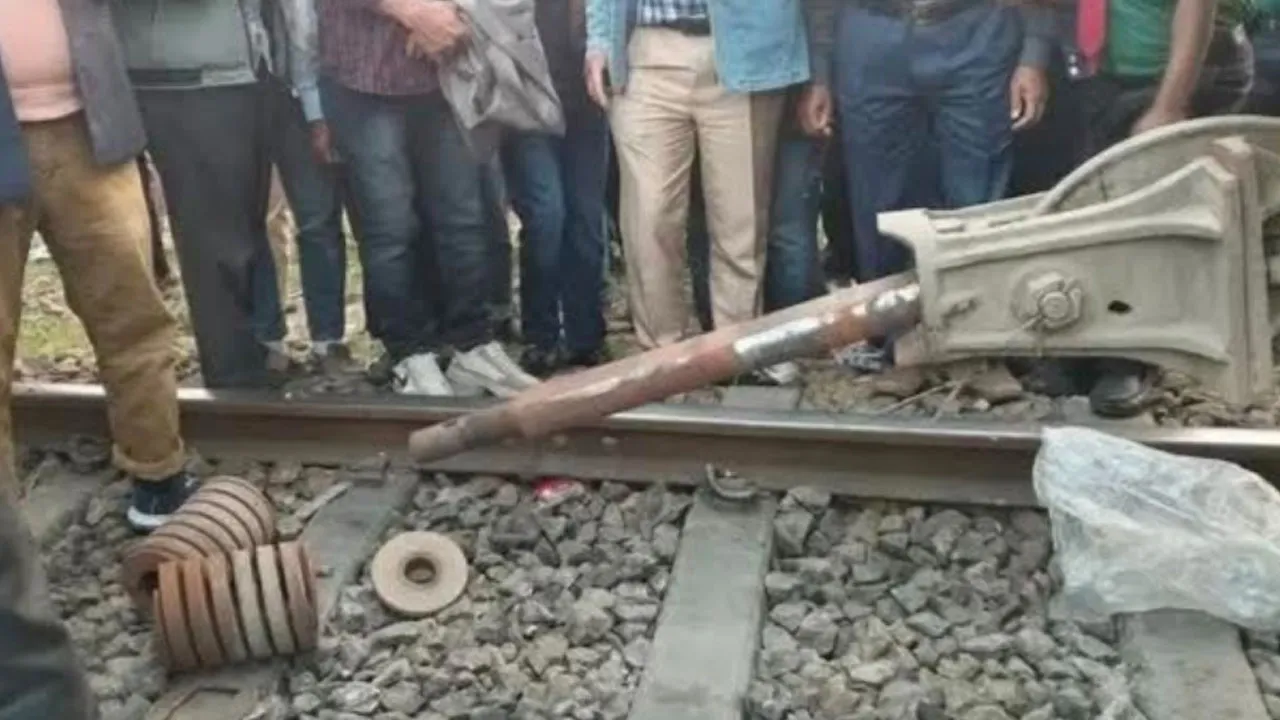আন্তঃনগর তিস্তা এক্সপ্রেস ট্রেনের বগি বিচ্ছিন্ন