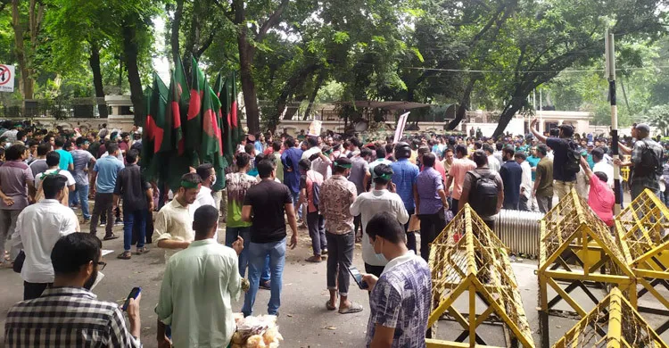 চাকরির বয়স ৩৫ দাবি: যমুনায় প্রবেশ করলো প্রতিনিধিদল