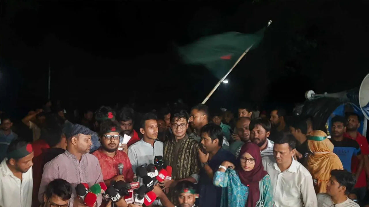 দাবি বাস্তবায়নের আশ্বাসে যমুনা ছাড়লেন ৩৫ প্রত্যাশীরা