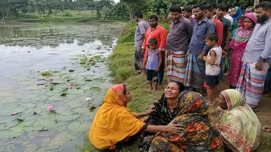 শাপলা তুলতে গিয়ে প্রাণ গেল চাচাতো ভাই-বোনের