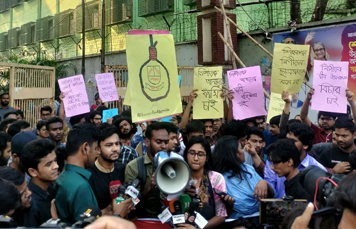 জবি শিক্ষার্থীর আত্মহত্যার ঘটনায় ছয় দফা দাবিতে ২৪ ঘণ্টার আল্টিমেটাম
