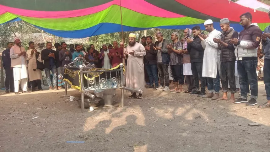 In fetters, JCD leader attends father's funeral
