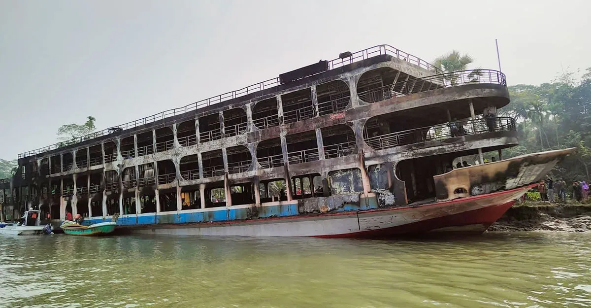 লঞ্চে অগ্নিকাণ্ডের ঘটনায় মামলা