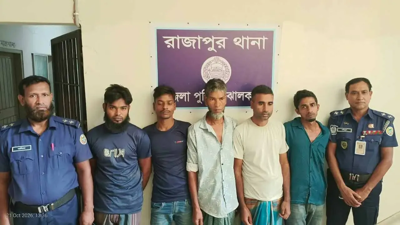 ব্যবসায়ীকে কুপিয়ে ৭ লাখ টাকা ছিনতাই