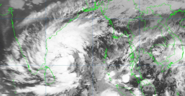সাগরে ঘূর্ণিঝড় ‘মিগজাউম’, বন্দরে ২ নম্বর হুঁশিয়ারি সংকেত