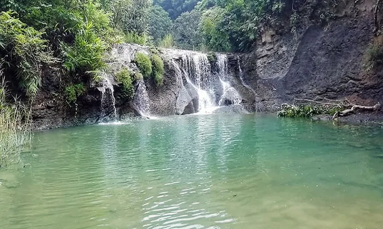 সীতাকুণ্ডে ঝরনা থেকে ১৭ পর্যটক উদ্ধার