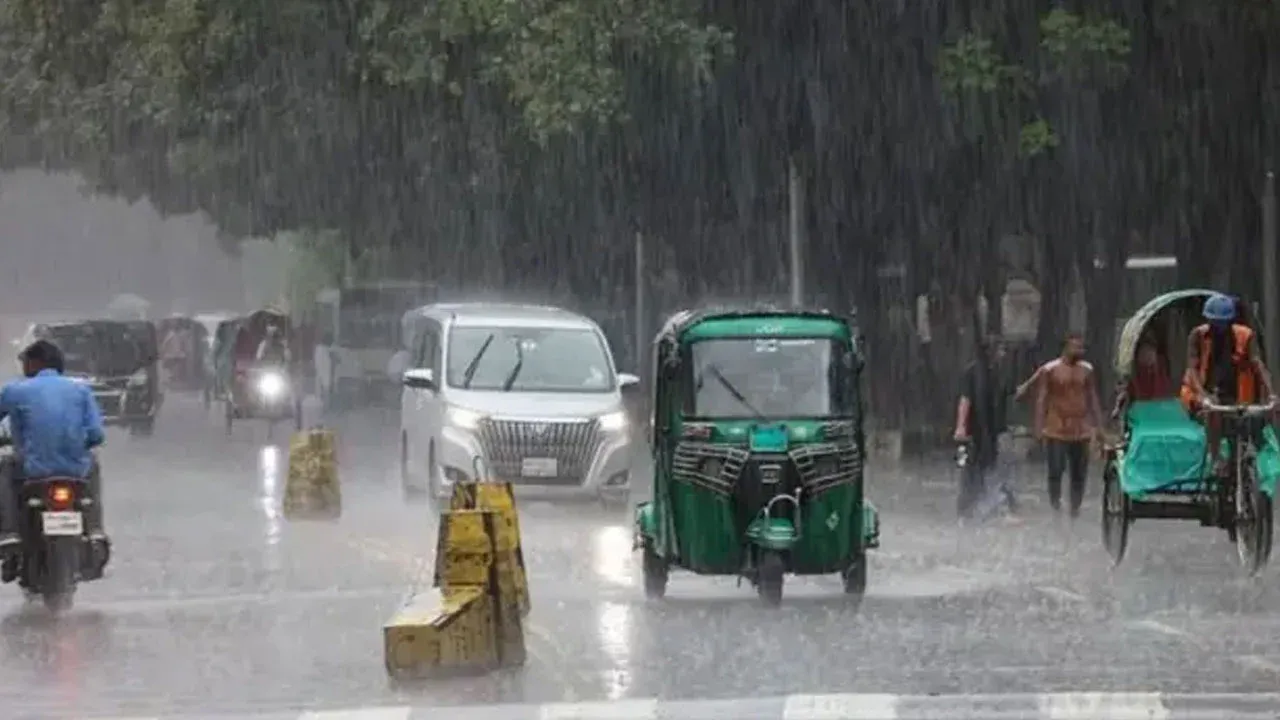 ভারী বৃষ্টির সঙ্গে ঝড়-বজ্রপাতের পূর্বাভাস