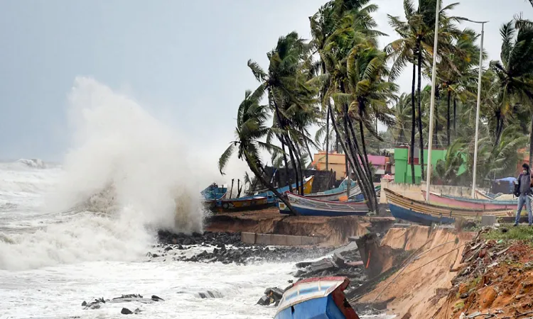 দেশের ১৫ জেলায় জলোচ্ছ্বাসের শঙ্কা