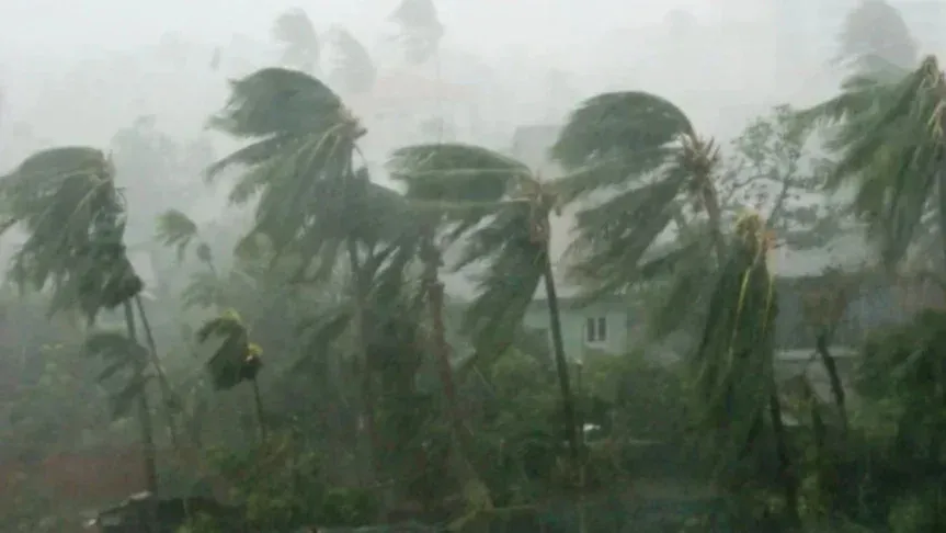 রাতে হতে পারে ঝড়-বৃষ্টি, নদীবন্দরে সতর্ক সংকেত