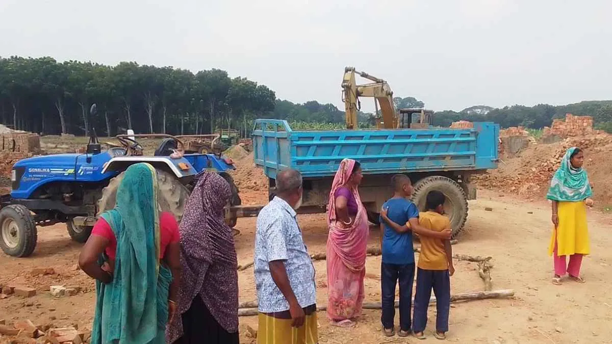 শৈলকূপায় ট্রাক্টরচাপায় মাদরাসাছাত্র নিহত