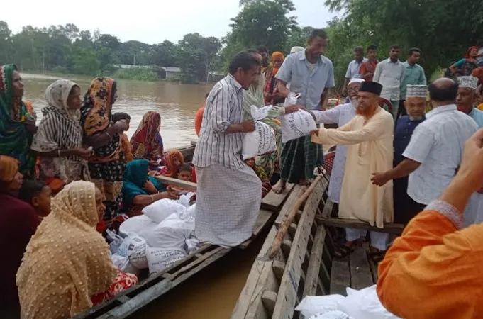 কুড়িগ্রামে বন্যার্তদের মাঝে জামায়াতের ত্রাণ বিতরণ