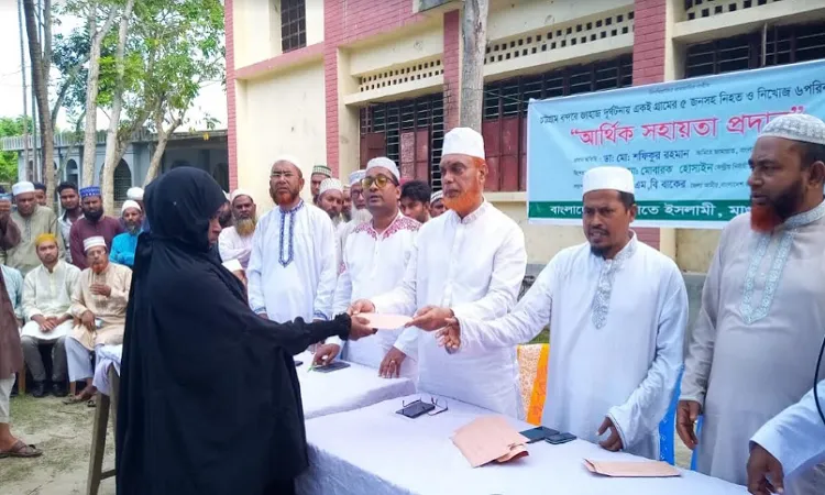 জাহাজ ডুবিতে নিহত ও নিখোঁজ ৬ জনের পরিবারকে জামায়াতের আর্থিক সহায়তা প্রদান