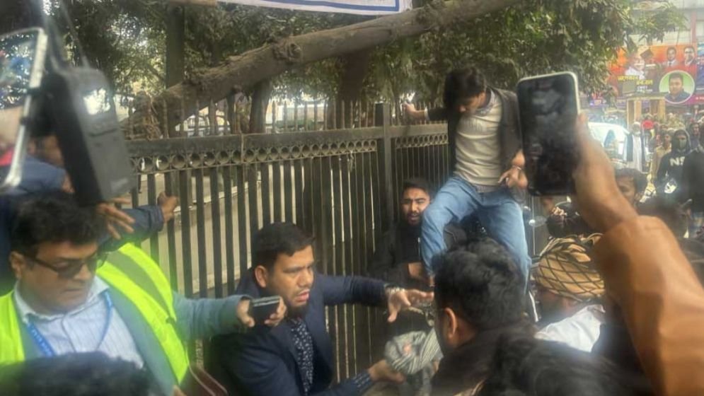 jnu-election-fight-(1)-695ca2c7c39bf