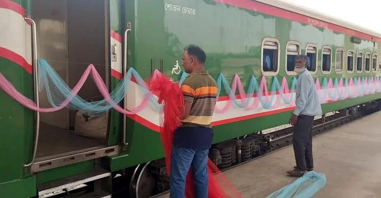 যমুনা রেলসেতু উদ্বোধনে সাজানো হচ্ছে বিশেষ ট্রেন