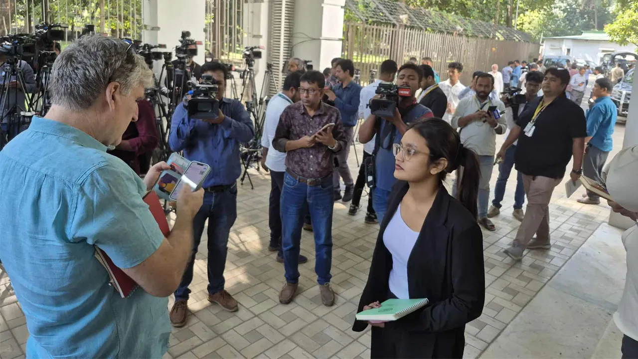 ট্রাইব্যুনালে দেশি-বিদেশি গণমাধ্যমকর্মীদের ভিড়