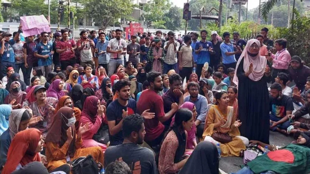 কাকরাইলে অনশনের প্রস্তুতি নিচ্ছেন জবি শিক্ষার্থীরা