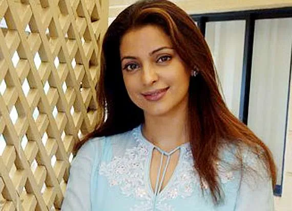 নর্দমায় বাস করছি : জুহি চাওলা
