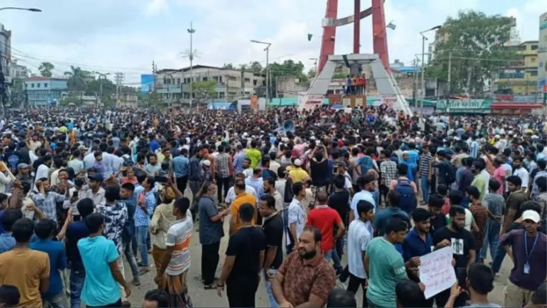 চোখের সামনেই কাতরাচ্ছিলেন স্বজন