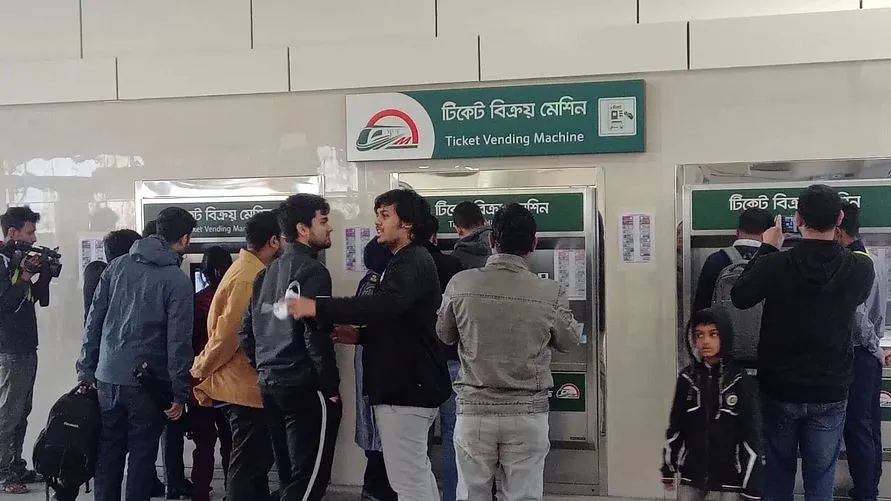 আজ মেট্রোরেলে যাত্রীর চাপ তুলনামূলক কম