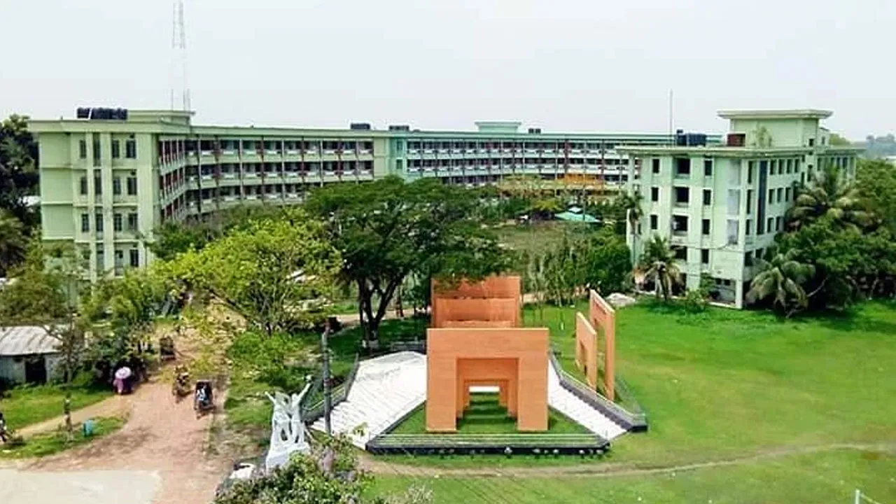 নজরুল বিশ্ববিদ্যালয়ে ছাত্রলীগের হামলার শিকার ২ সাংবাদিক