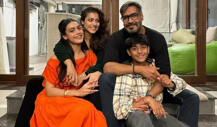 খোলামেলা কাপর পড়ে বাহির যেতে পারোনাা, মেয়েকে কাজল