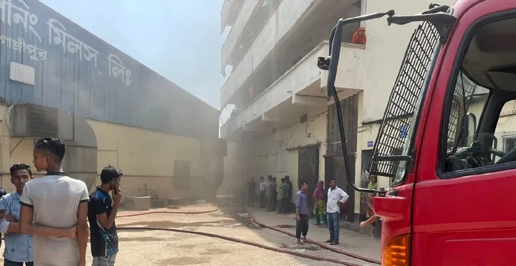 গাজীপুরে টেক্সটাইল মিলে আগুন, নিয়ন্ত্রণে ৮ ইউনিট