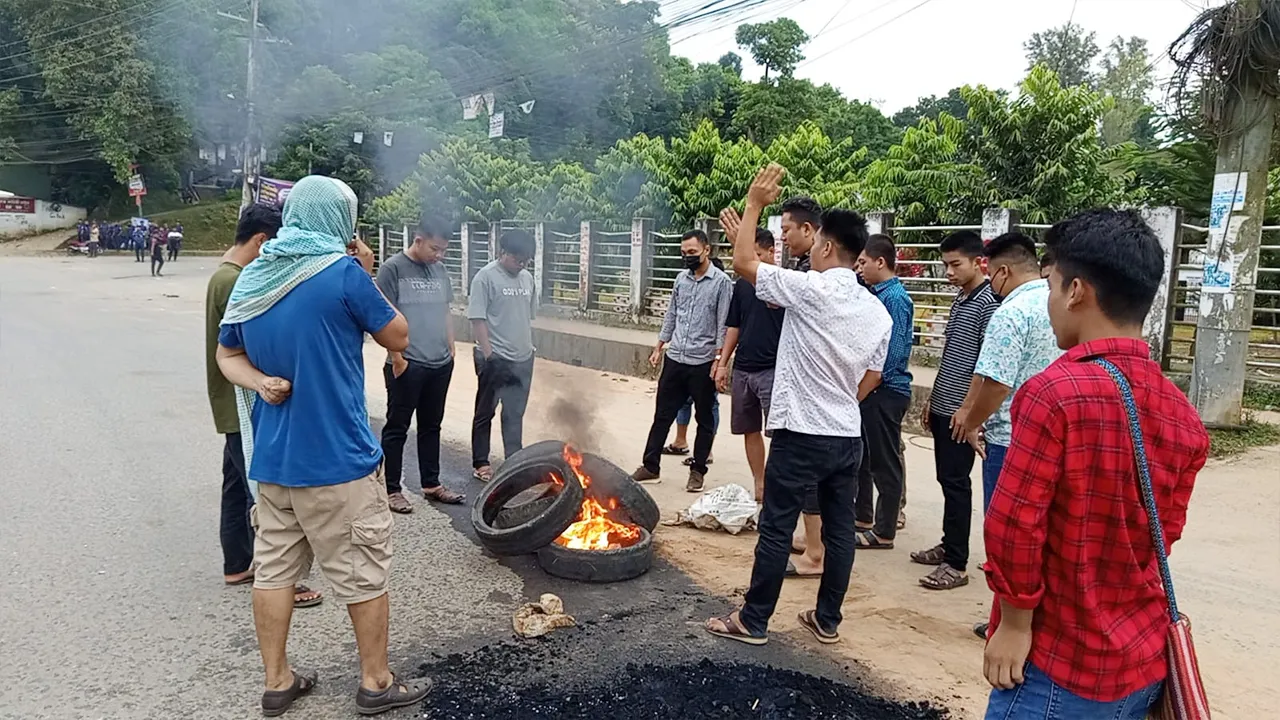 খাগড়াছড়িতে সড়ক অবরোধে সাজেকে আটকা দুই হাজার পর্যটক