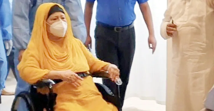 পাঁচ মাস পর হাসপাতাল ছাড়লেন খালেদা জিয়া