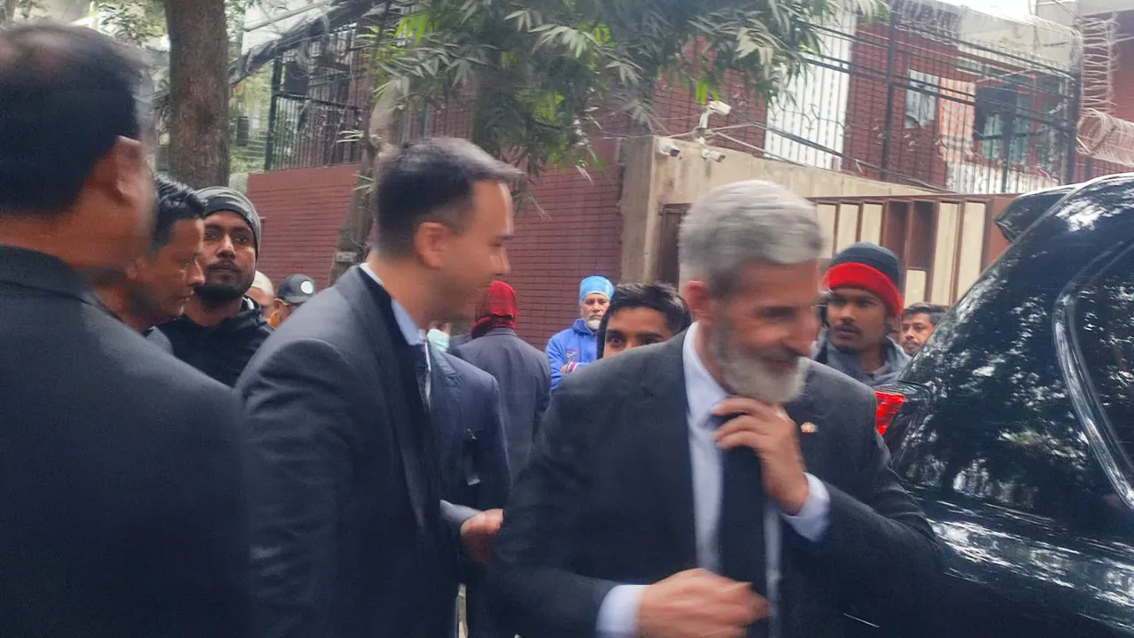 দেশ-বিদেশের প্রতিনিধিদের শোক বইয়ে স্বাক্ষর